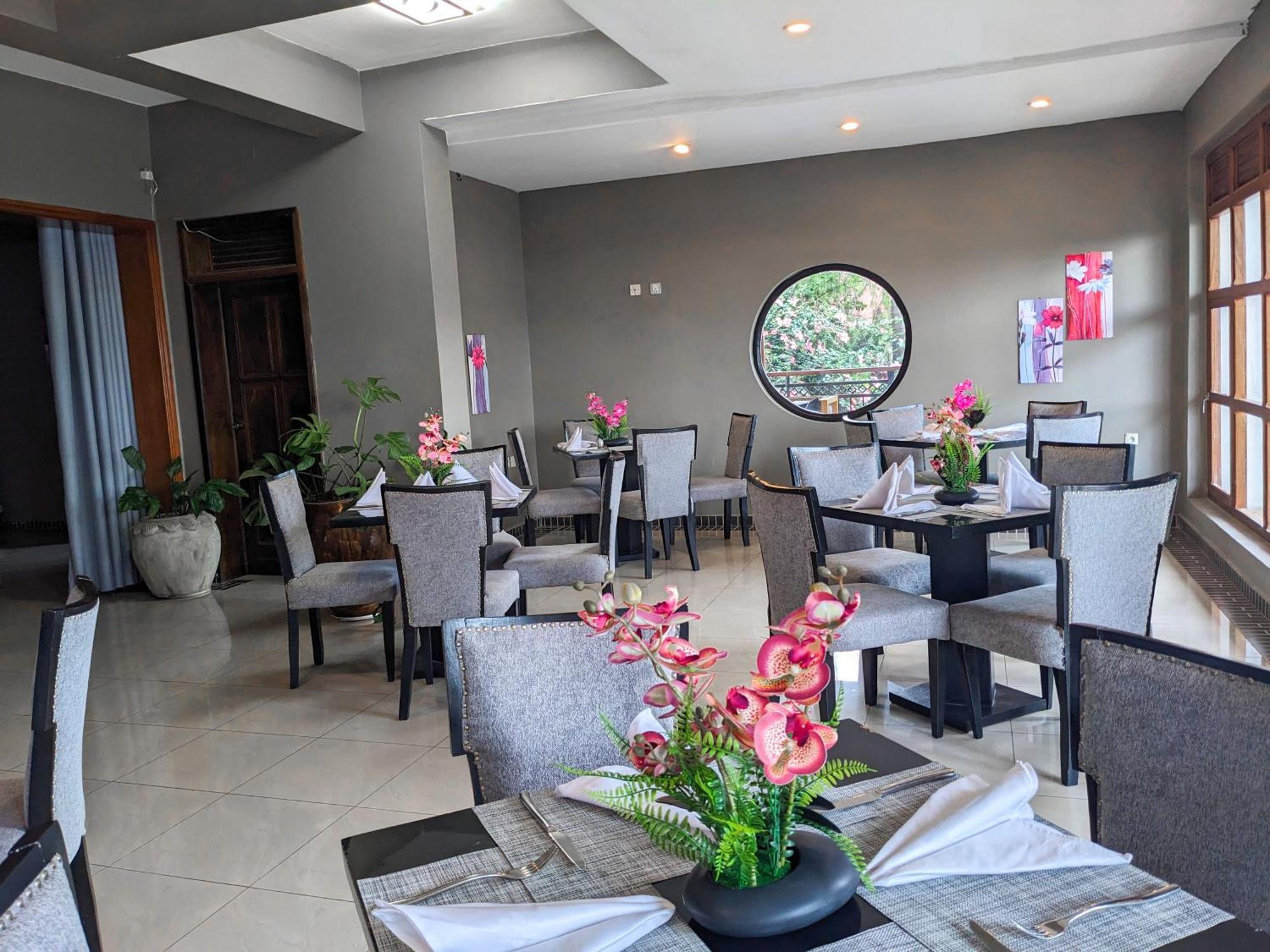 Kivu Hilltop View Resort Gisenyi ภายนอก รูปภาพ