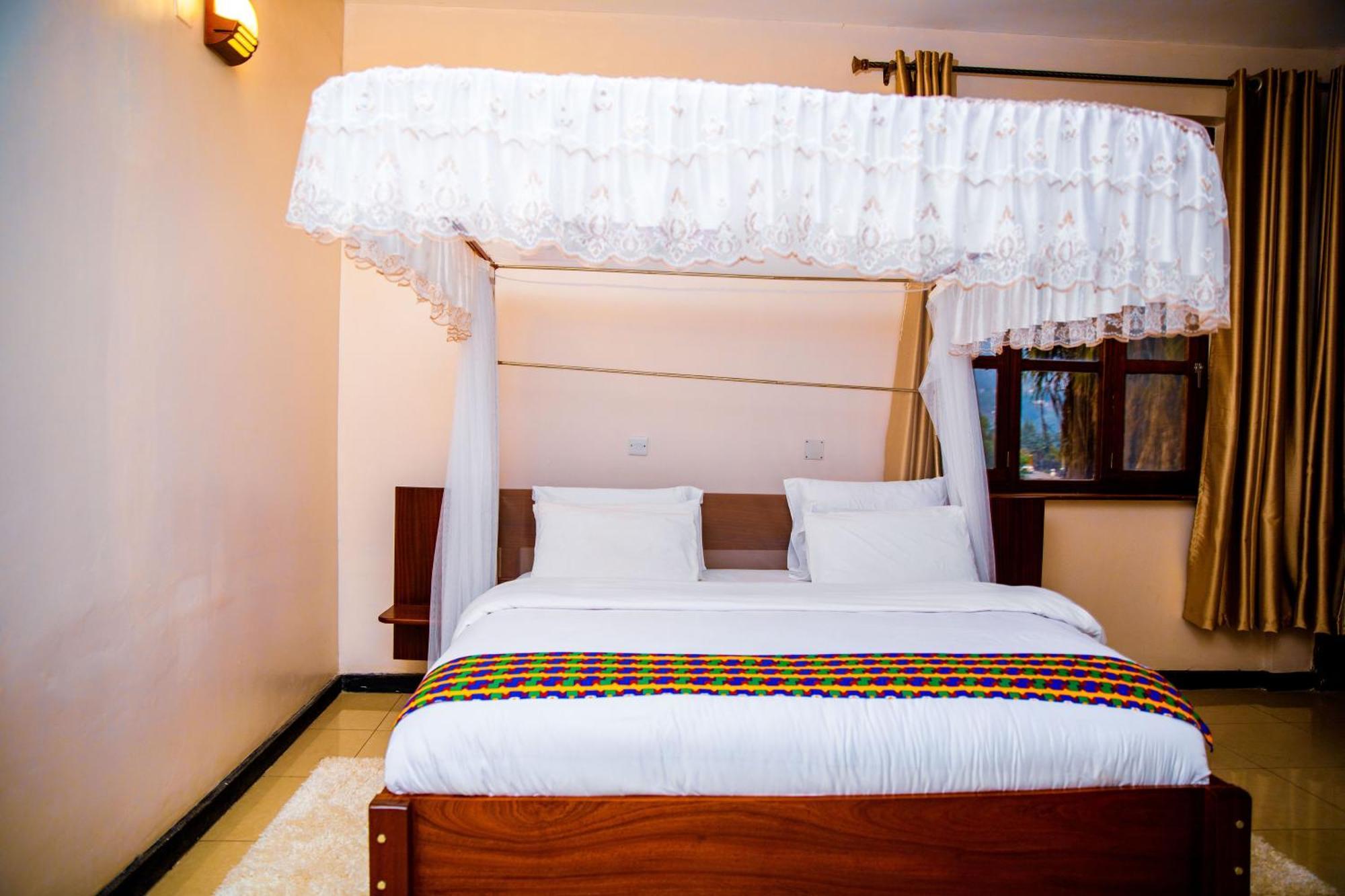 Kivu Hilltop View Resort Gisenyi ภายนอก รูปภาพ